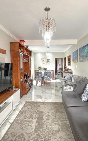 Casa à venda com 266m², 5 quartos e 3 vagas