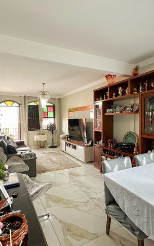 Casa à venda com 266m², 5 quartos e 3 vagas
