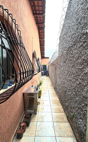 Casa à venda com 266m², 5 quartos e 3 vagas