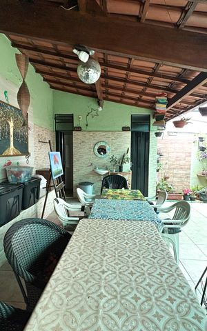 Casa à venda com 266m², 5 quartos e 3 vagas
