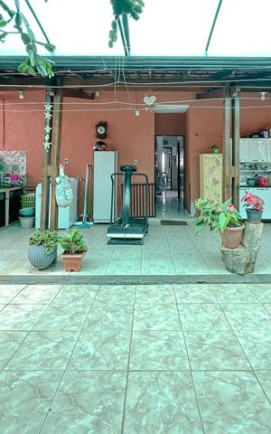 Casa à venda com 266m², 5 quartos e 3 vagas
