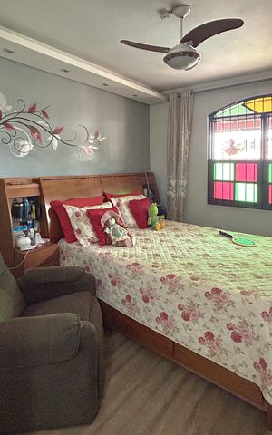 Casa à venda com 266m², 5 quartos e 3 vagas