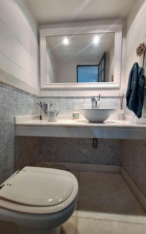Casa de condomínio à venda com 300m², 4 quartos e 3 vagas Casa de condomínio à venda com 300m², 4 quartos e 3 vagasLavabo