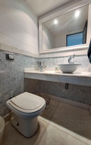 Casa de condomínio à venda com 300m², 4 quartos e 3 vagas Casa de condomínio à venda com 300m², 4 quartos e 3 vagasLavabo