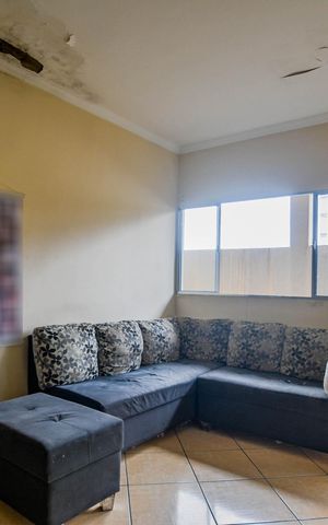 Casa à venda com 145m², 3 quartos e 4 vagas Casa à venda com 145m², 3 quartos e 4 vagasSala