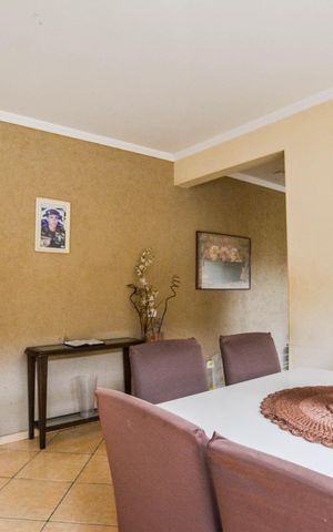 Casa à venda com 145m², 3 quartos e 4 vagas Casa à venda com 145m², 3 quartos e 4 vagasSala de Jantar