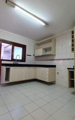 Apartamento para alugar com 142m², 3 quartos e 1 vagaCozinha 