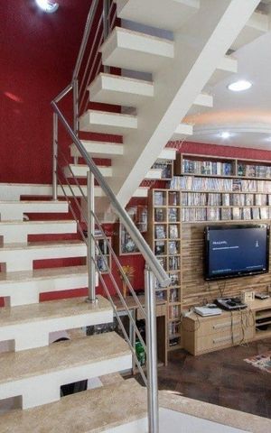 Casa para alugar com 330m², 5 quartos e 8 vagas Casa para alugar com 330m², 5 quartos e 8 vagasSala