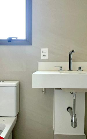 Apartamento à venda com 182m², 3 quartos e 2 vagas Apartamento à venda com 182m², 3 quartos e 2 vagasBanheiro da Suíte 1