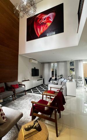 Casa de condomínio à venda com 329m², 4 quartos e 3 vagasSala