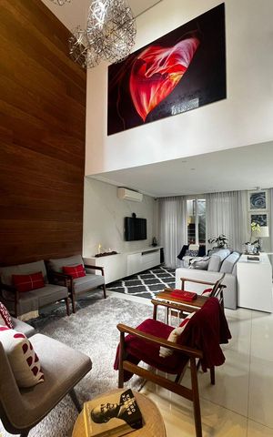 Casa de condomínio à venda com 329m², 4 quartos e 3 vagasSala