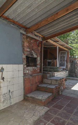 Casa para alugar com 176m², 3 quartos e 1 vagaFundos