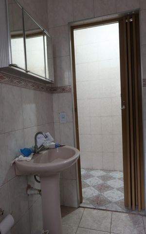 Casa à venda com 150m², 4 quartos e 2 vagasBanheiro de baixo