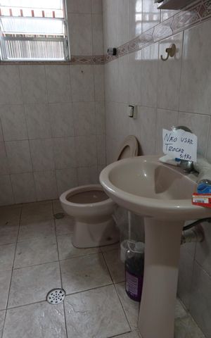 Casa à venda com 150m², 4 quartos e 2 vagasBanheiro de baixo