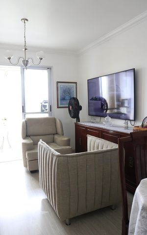 Casa à venda com 72m², 3 quartos e 2 vagassala