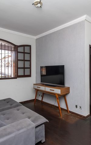 Casa à venda com 300m², 4 quartos e 6 vagasSala 1