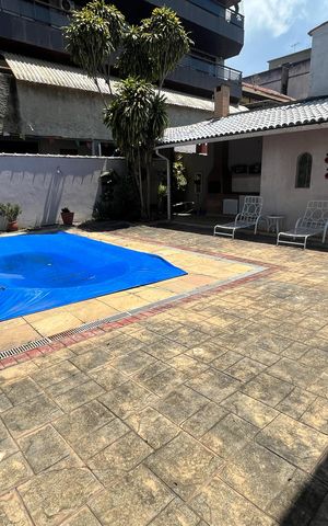 Casa à venda com 340m², 4 quartos e 4 vagas Casa à venda com 340m², 4 quartos e 4 vagasPiscina