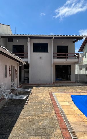 Casa à venda com 340m², 4 quartos e 4 vagas Casa à venda com 340m², 4 quartos e 4 vagasFachada interna
