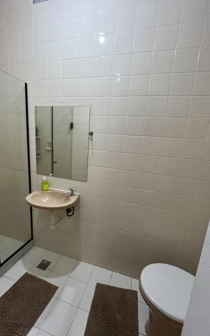 Casa à venda com 340m², 4 quartos e 4 vagas Casa à venda com 340m², 4 quartos e 4 vagasBanheiro de serviço