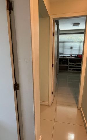 Casa à venda com 340m², 4 quartos e 4 vagas Casa à venda com 340m², 4 quartos e 4 vagasCorredor
