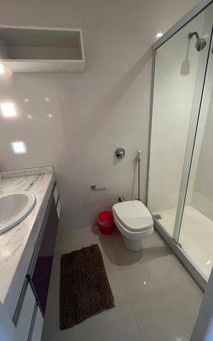 Casa à venda com 340m², 4 quartos e 4 vagas Casa à venda com 340m², 4 quartos e 4 vagasBanheiro 1