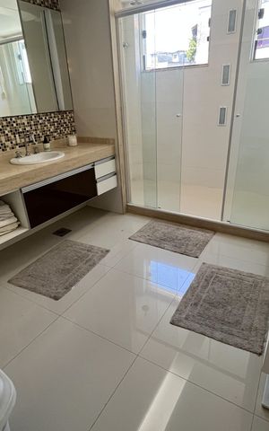 Casa à venda com 340m², 4 quartos e 4 vagas Casa à venda com 340m², 4 quartos e 4 vagasBanheiro 2