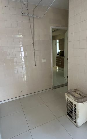 Casa à venda com 340m², 4 quartos e 4 vagas Casa à venda com 340m², 4 quartos e 4 vagasLavanderia