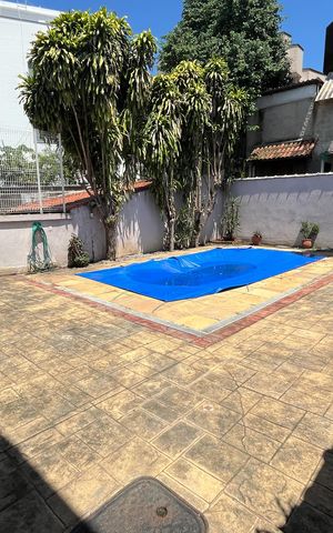 Casa à venda com 340m², 4 quartos e 4 vagas Casa à venda com 340m², 4 quartos e 4 vagasPiscina