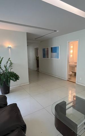 Casa à venda com 340m², 4 quartos e 4 vagas Casa à venda com 340m², 4 quartos e 4 vagasSala