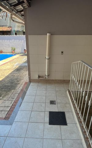 Casa à venda com 340m², 4 quartos e 4 vagas Casa à venda com 340m², 4 quartos e 4 vagasPiscina
