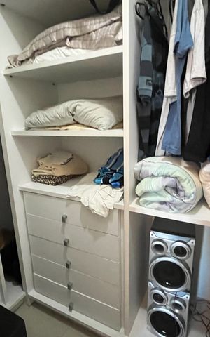 Casa à venda com 340m², 4 quartos e 4 vagas Casa à venda com 340m², 4 quartos e 4 vagasCloset