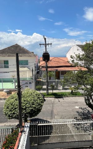 Casa à venda com 340m², 4 quartos e 4 vagas Casa à venda com 340m², 4 quartos e 4 vagasVaranda