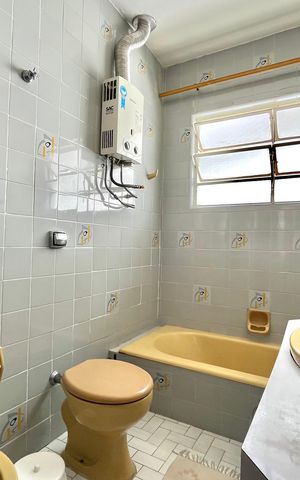 Casa à venda com 162m², 3 quartos e 2 vagas Casa à venda com 162m², 3 quartos e 2 vagasBanheiro