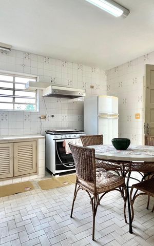 Casa à venda com 162m², 3 quartos e 2 vagas Casa à venda com 162m², 3 quartos e 2 vagasCozinha