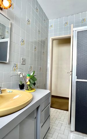 Casa à venda com 162m², 3 quartos e 2 vagas Casa à venda com 162m², 3 quartos e 2 vagasBanheiro