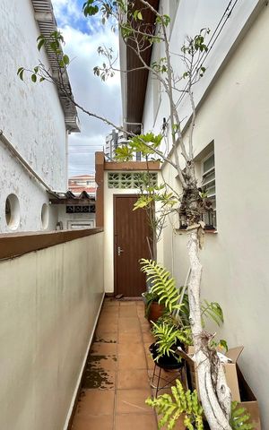 Casa à venda com 162m², 3 quartos e 2 vagas Casa à venda com 162m², 3 quartos e 2 vagasÁrea externa