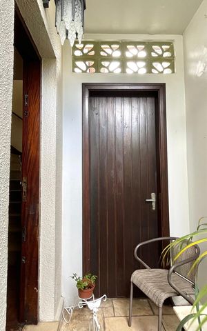 Casa à venda com 162m², 3 quartos e 2 vagas Casa à venda com 162m², 3 quartos e 2 vagasEntrada