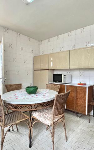 Casa à venda com 162m², 3 quartos e 2 vagas Casa à venda com 162m², 3 quartos e 2 vagasCozinha