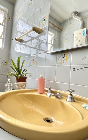 Casa à venda com 162m², 3 quartos e 2 vagas Casa à venda com 162m², 3 quartos e 2 vagasBanheiro