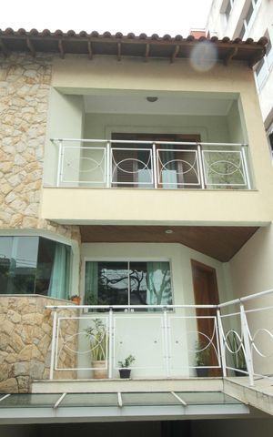 Casa à venda com 289m², 3 quartos e 6 vagasFachada