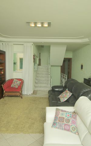 Casa à venda com 289m², 3 quartos e 6 vagasSala