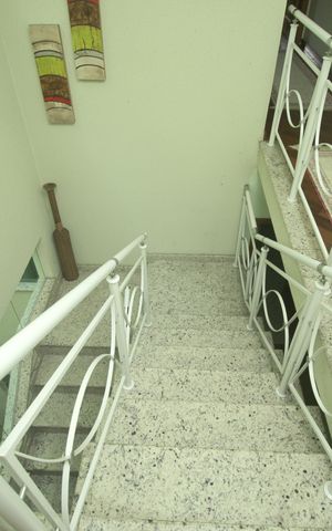 Casa à venda com 289m², 3 quartos e 6 vagasEscada