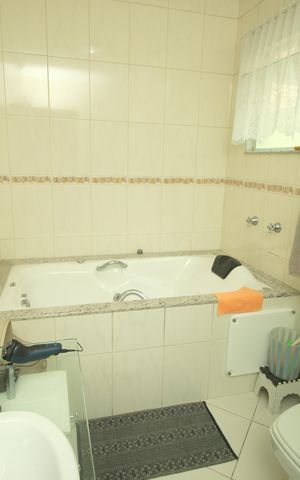 Casa à venda com 289m², 3 quartos e 6 vagasBanheiro da Suíte Master