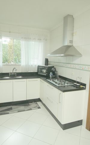 Casa à venda com 289m², 3 quartos e 6 vagasCozinha
