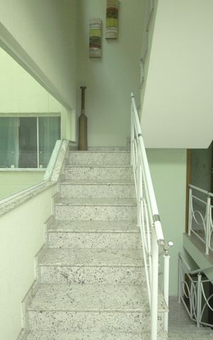 Casa à venda com 289m², 3 quartos e 6 vagasEscada