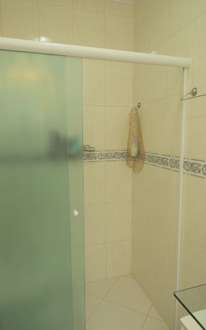 Casa à venda com 289m², 3 quartos e 6 vagasBanheiro da Suíte 1
