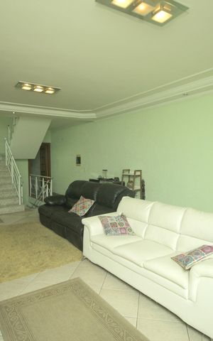 Casa à venda com 289m², 3 quartos e 6 vagasSala