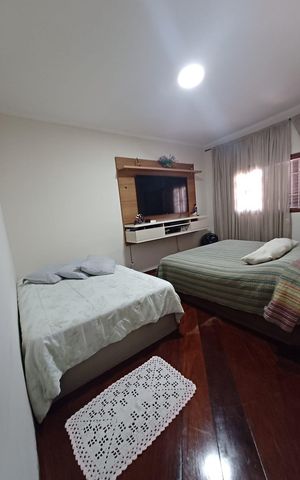 Casa para alugar com 400m², 4 quartos e 6 vagas Casa para alugar com 400m², 4 quartos e 6 vagasQuarto