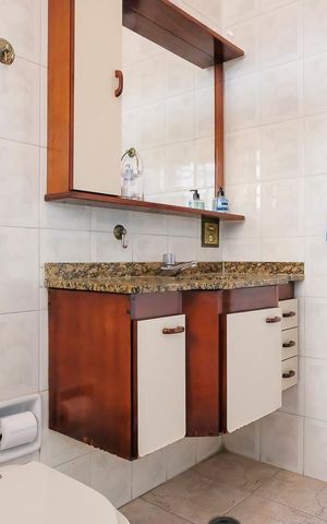 Casa à venda com 184m², 3 quartos e 1 vagaBanheiro