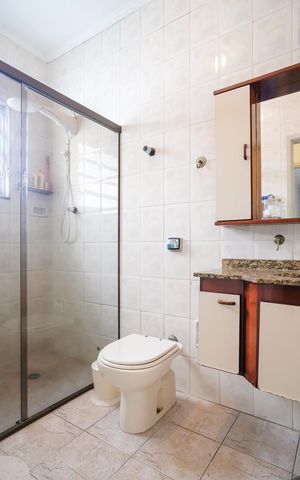 Casa à venda com 184m², 3 quartos e 1 vagaBanheiro